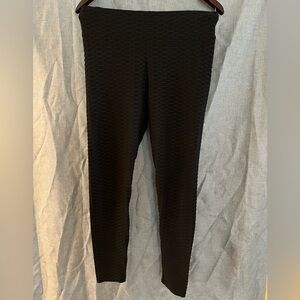 Honeycomb Textured Booty Scrunch Black Leggings